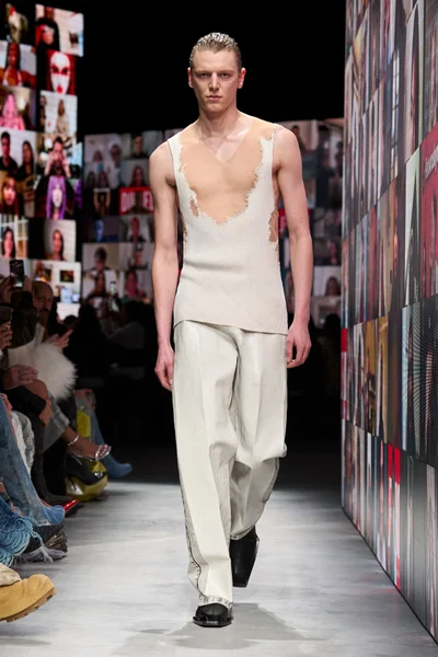 Look 3